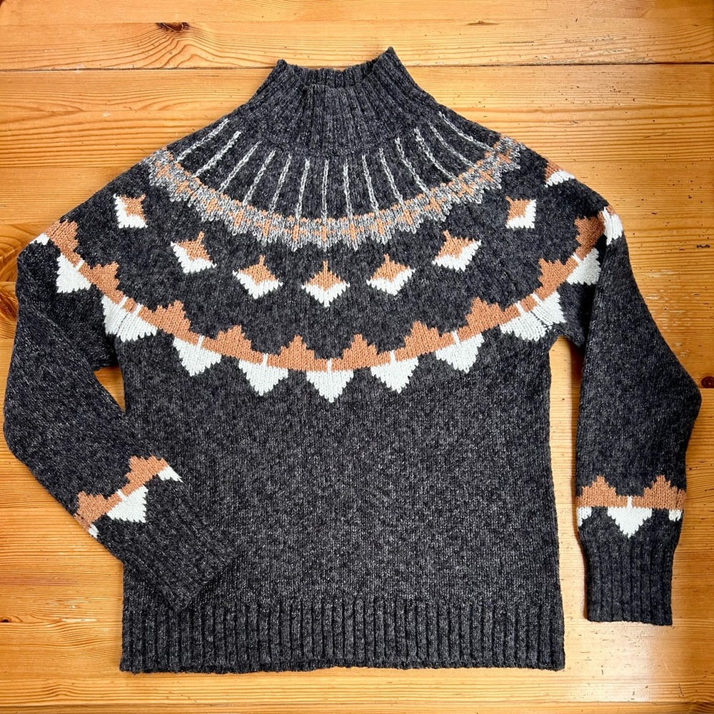 🌟 Tribal women’s sweater, small, excellent condition.